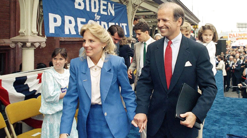 صورة لجو بايدن وزوجته جيل تعود لعام 1987 عندما رشّح نفسه للرئاسة.  أ.ب