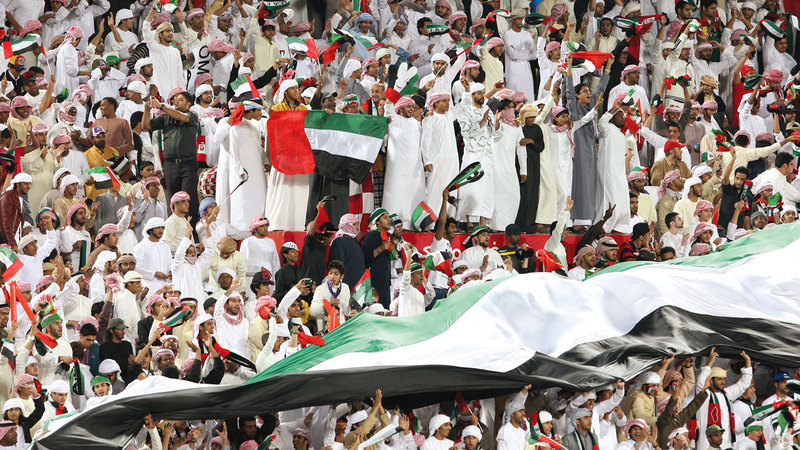 الجماهير تتوق للعودة إلى مدرجات دوري الخليج العربي. ■ تصوير: إريك أرازاس