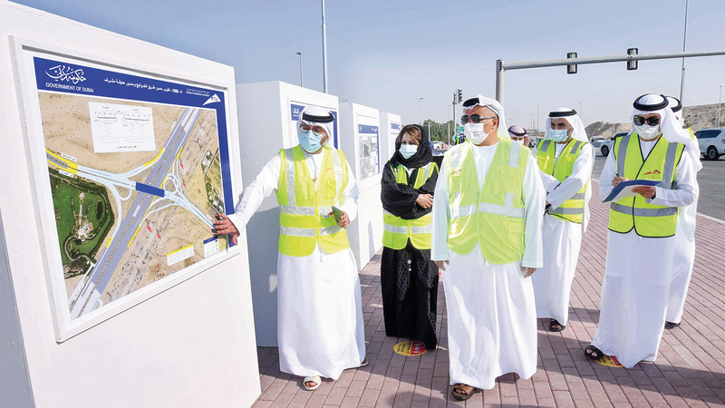 الطاير خلال تفقده سير العمل في «المشروع».  من المصدر