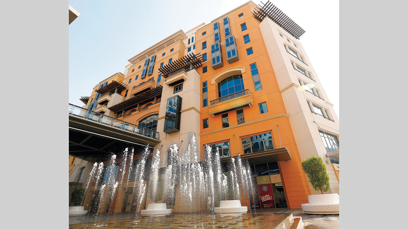 اقتصادية دبي أكدت أن الإقامة الذهبية تعزز جاذبية الإمارة مكاناً مفضلاً للعيش والعمل. ■ أرشيفية