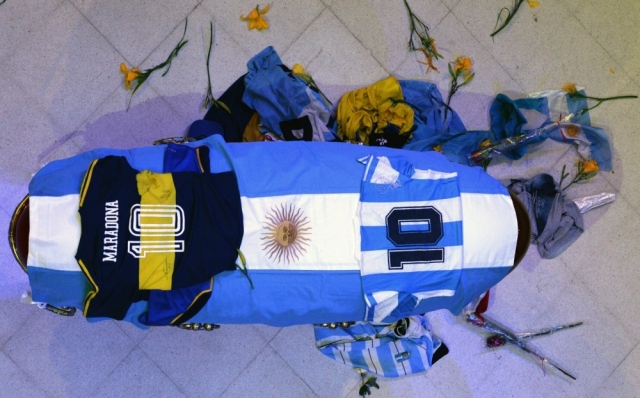 صورة غضب واسع في الأرجنتين بسبب صورة لجثمان مارادونا – رياضة – عربية ودولية