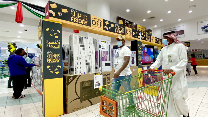 التخفيضات تتركز على الملابس والأحذية والأثاث والديكور والمستلزمات المنزلية.  تصوير: إريك أرازاس