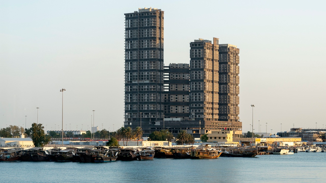 «أبراج ميناء بلازا» قبل الهدم.  من المصدر