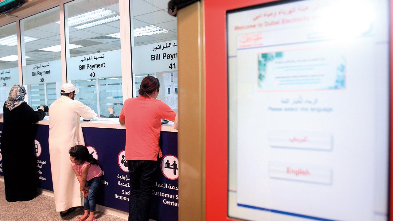 القرار يهدف إلى توفير خدمات الكهرباء والمياه وفق أسعار تنافسية على مستوى عالمي.  تصوير: باتريك كاستيلو