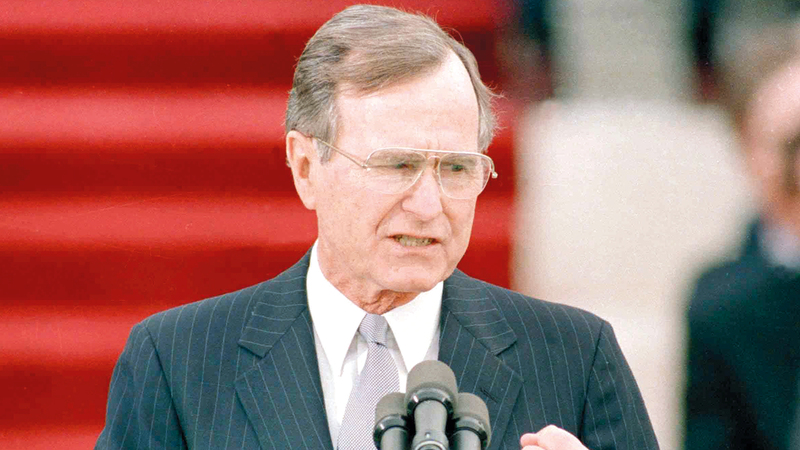 جورج بوش الأب ضمن انتقال سلس للسلطة.   أرشيفية