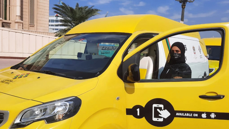 الكثيري تتعامل مع جميع الجنسيات وتتحدث العربية والإنجليزية.  من المصدر