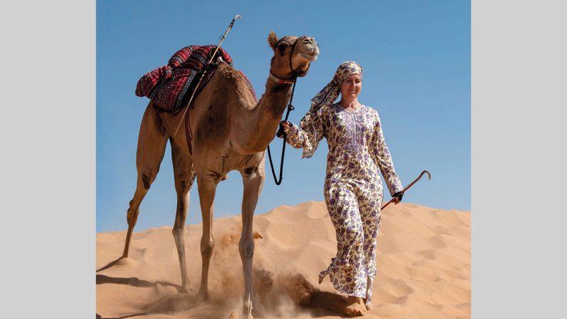 ماريان فاليرو من جنوب إفريقيا في رحلة الهجن السابعة.  من المصدر