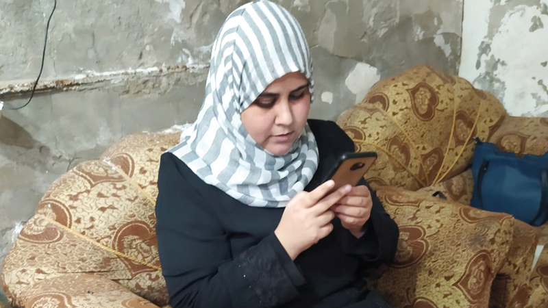 «وادي» تعمل مرشدة أقران للأشخاص ذوي الإعاقة.   الإمارات اليوم