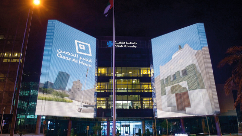 العروض الاحتفالية زيّنت عدداً من المباني المعروفة في أبوظبي.   من المصدر