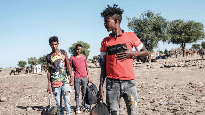 لاجئون إثيوبيون فروا من حرب تيغراي يصلون إلى مركز استقبال حمداييت في السودان.    أ.ف.ب