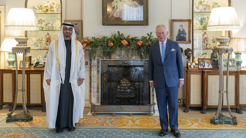 محمد بن زايد خلال لقائه الأمير تشارلز. ■وام