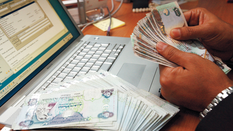 البنوك تبذل أقصى درجات العناية للحفاظ على ضمان سرية الحسابات وتنفيذ التعليمات بشكل صحيح. ■ أرشيفية