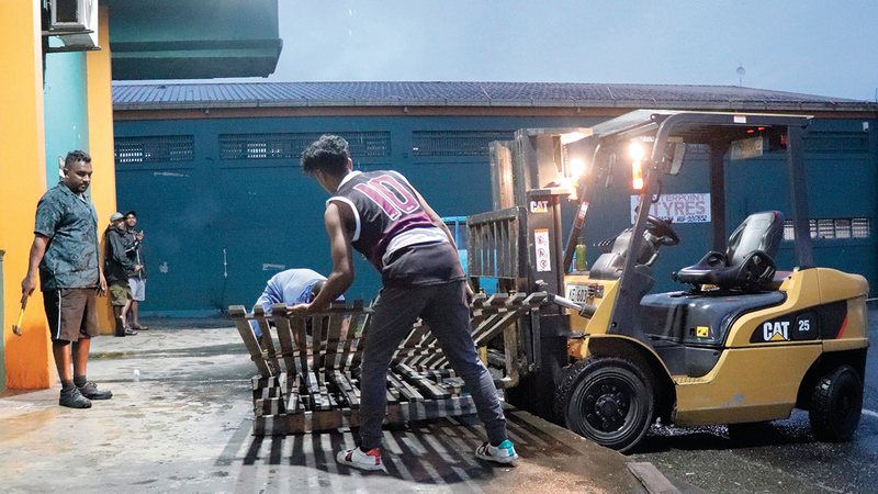 الاستعدادات في الجزيرة على قدم وساق.   أ.ف.ب