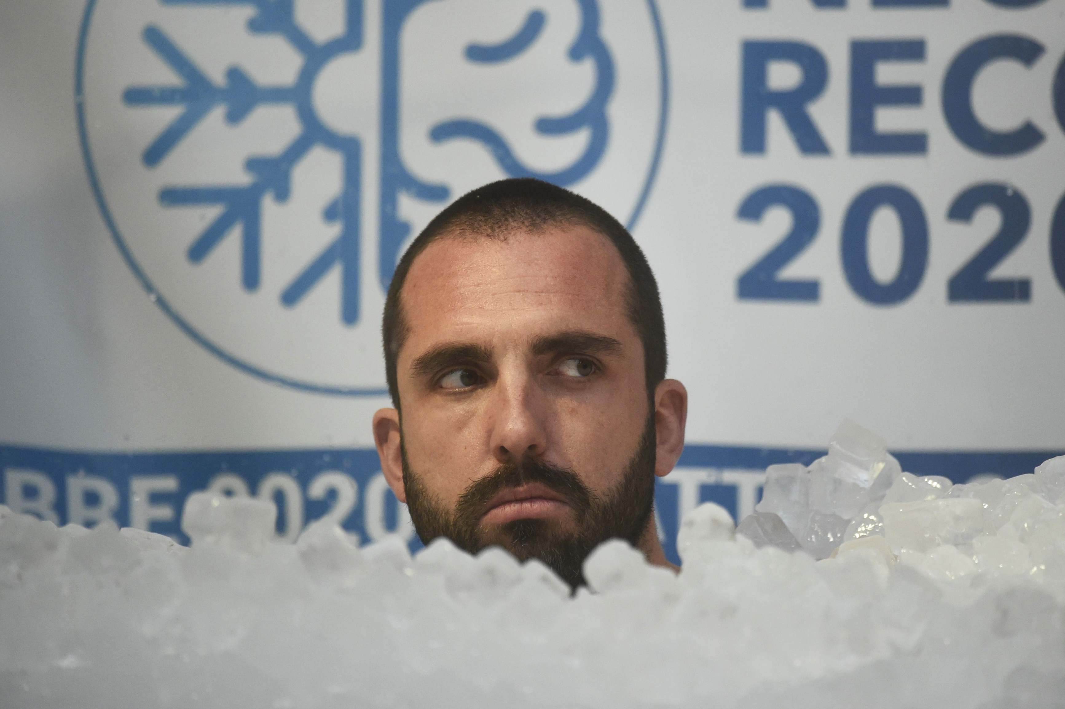 رومان تجاوز الرقم القياسي السابق بـ 40 دقيقة.
أ.ف.ب