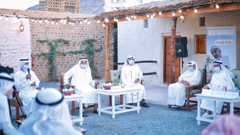 «البرنامج» تضمّن حلقة نقاشية خصصت لكبار المواطنين لعرض سيرهم الذاتية وإنجازاتهم وقصصهم وما يعرفون من حكايات وسرديات ومرويات. من المصدر