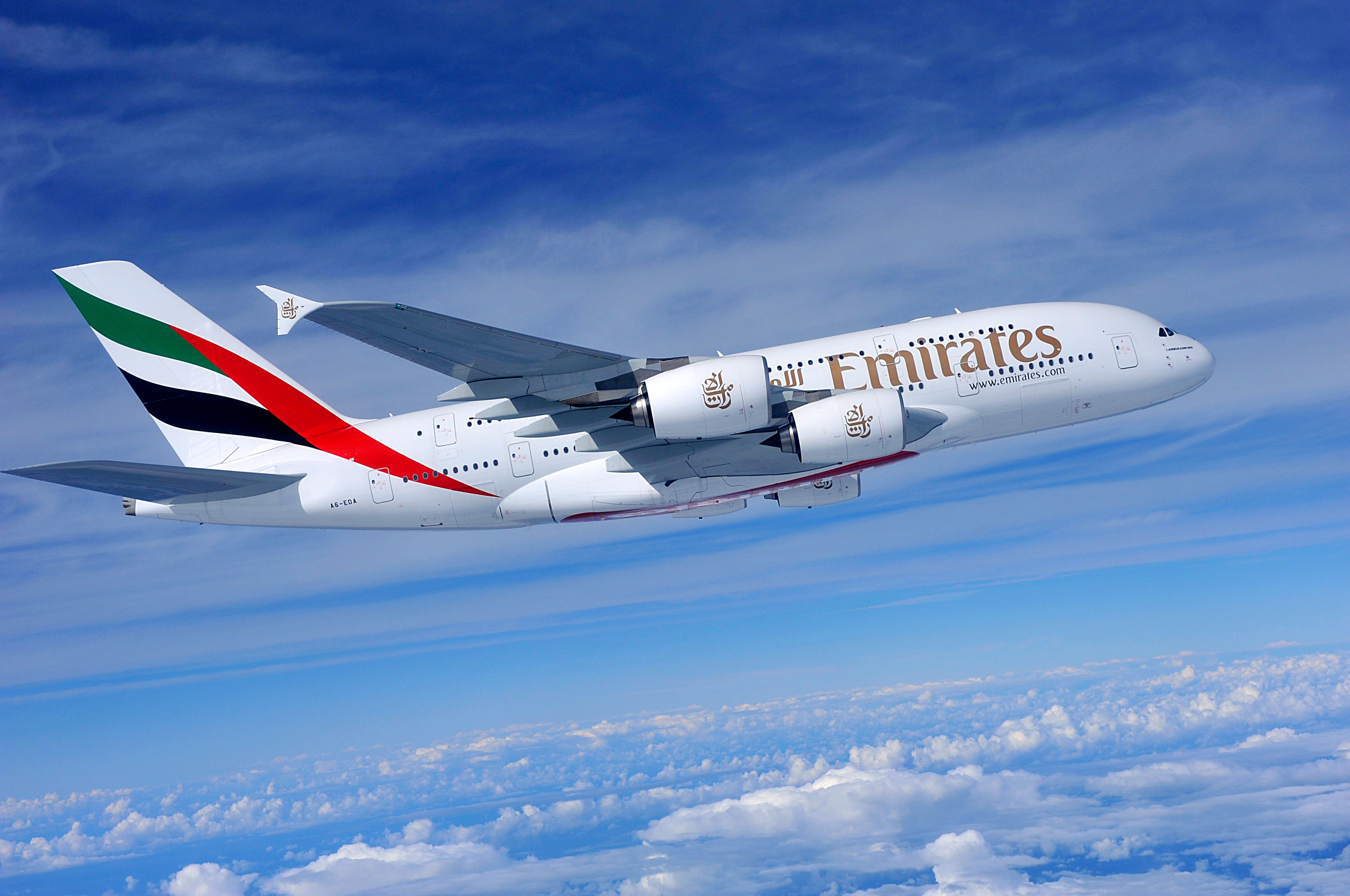 Сайт эмирейтс. Авиакомпания Дубай Эмирейтс. Флай эмиратес самолет. Emirates Airlines a380. Дубайская авиакомпания Emirates.