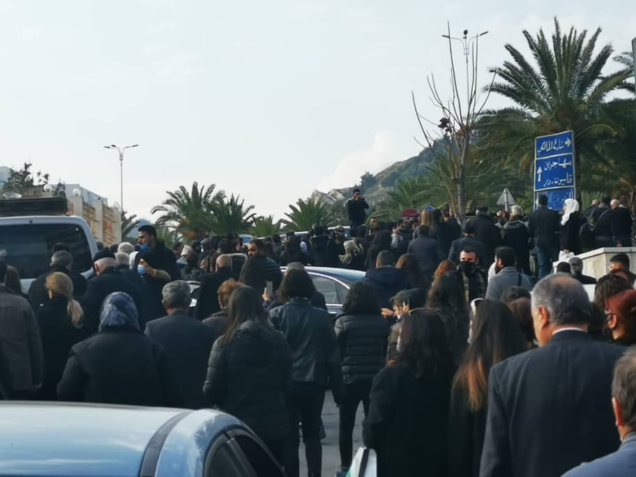 حشود كبيرة شاركت في وداع حاتم علي.