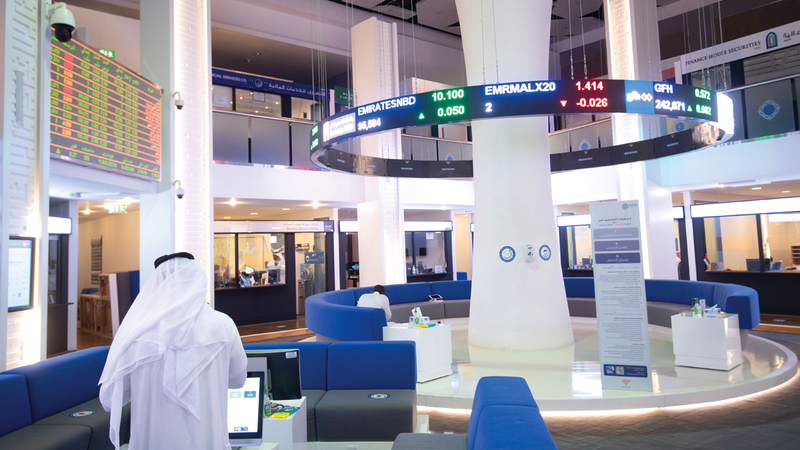المؤشر العام لسوق دبي المالي اقترب من 2.9%.. وأغلق عند 2579 نقطة. تصوير: أحمد عرديتي