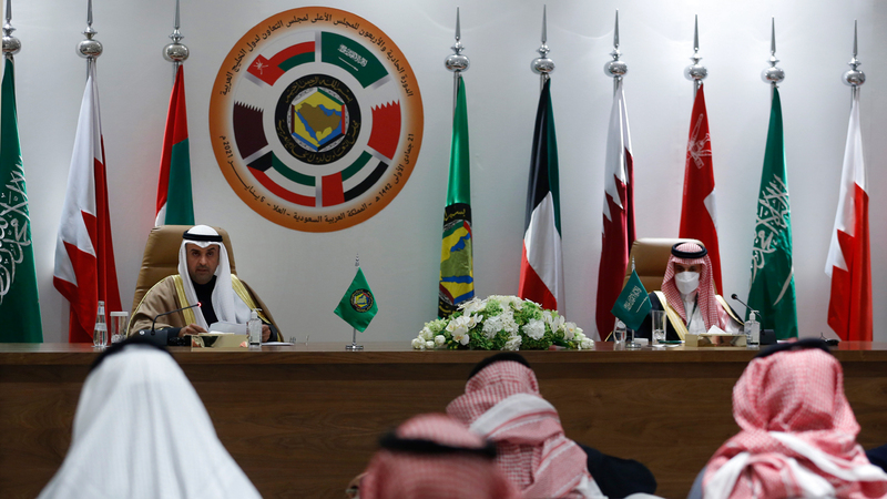 خلال المؤتمر الصحافي لإعلان بيان القمة.  أ.ب