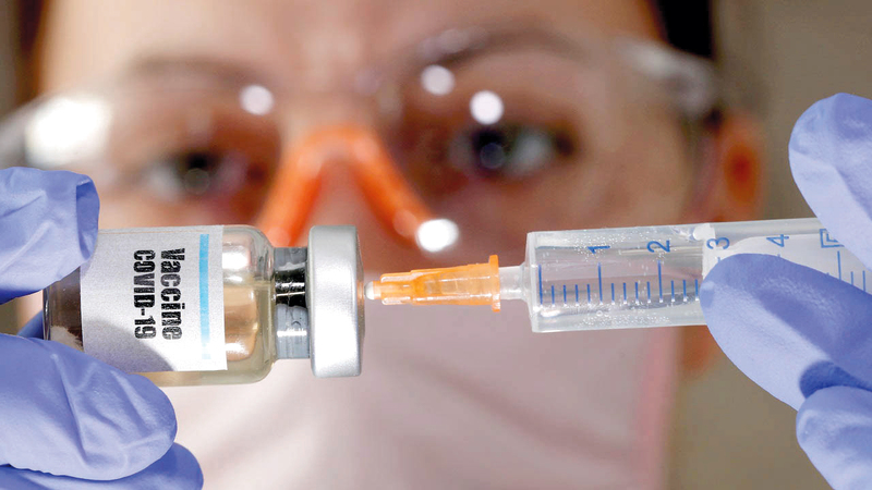 مواطنون ومقيمون عزوا تأخّرهم في أخذ اللقاح إلى اعتقادهم أن الفيروس قد يختفي قريباً. أرشيفية