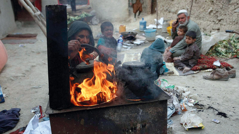 أُسر كثيرة تعيش وسط بيئة شديدة التلوّث. عن «بي بي سي»