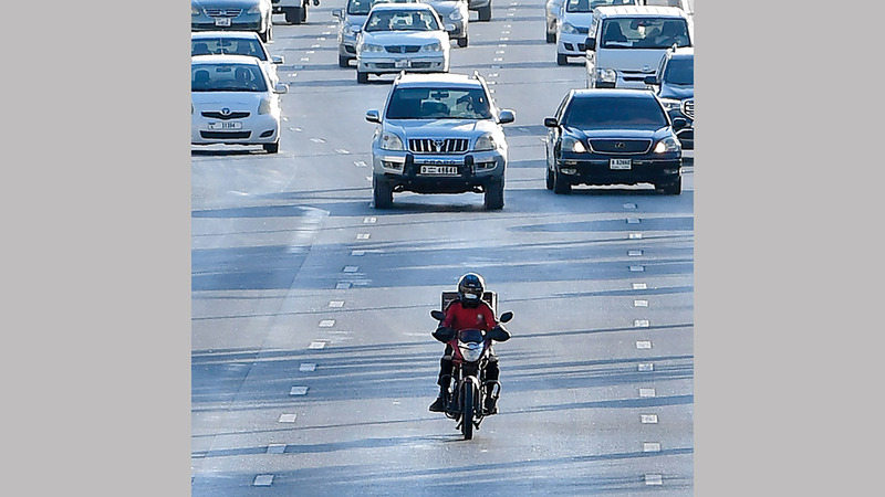 المعايير تحدّد مواصفات محرك الدرّاجة لضمان سلامة تنقلها على الطرق.  أرشيفية
