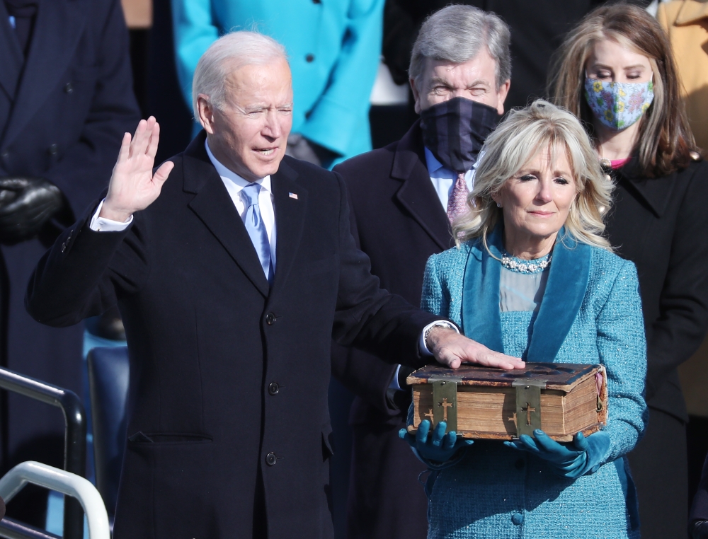 بايدن أصبح الرئيس السادس والأربعون للولايات المتحدة الأميركية.