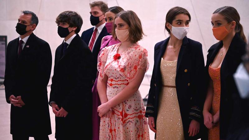 أفراد عائلة بايدن وأحفاده خلال حفل التنصيب.  أ.ف.ب