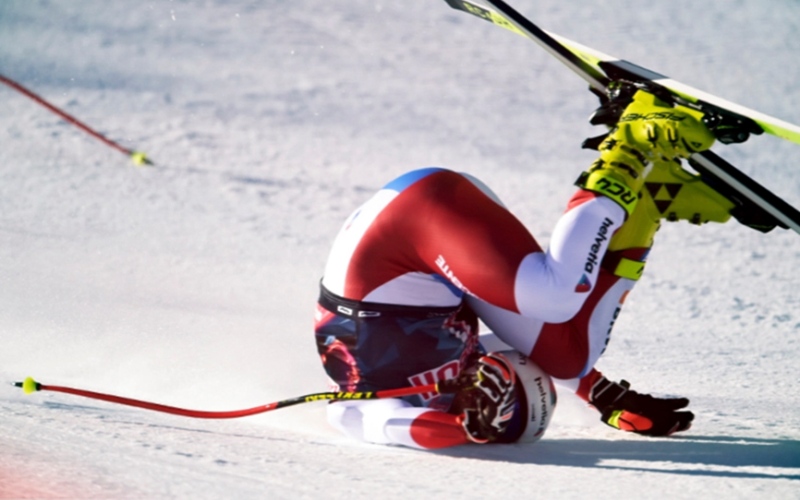 الصورة: بالفيديو.. متزلج يتعرض لحادث سقوط مروع بسرعة 140 كيلومتراً في الساعة