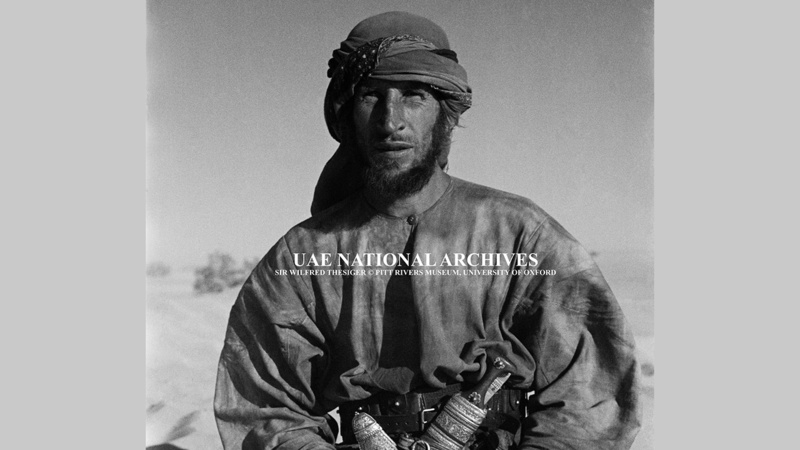 ويلفريد ثيسجر في نهاية رحلته الثانية عبر الربع الخالي (7 - 14 مارس 1948).  ■ «الأرشيف الوطني»