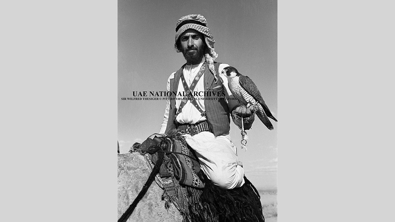 صورة للشيخ زايد أثناء إقامة ثيسجر بضيافة الشيخ زايد في العين حيث رافقه في بعض رحلات الصيد (20 ديسمبر 1984 - 27 يناير 1949) ■«الأرشيف الوطني»