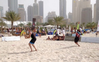 ختام بطولة دبي الدولية للتنس الشاطئي بمشاركة 100 لاعب