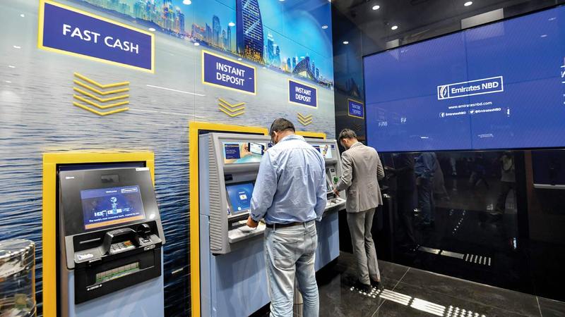 بنك الإمارات دبي الوطني قام بتأجيل سداد الدفعات لنحو 103 آلاف عميل في الإمارات.   تصوير: مصطفى قاسمي