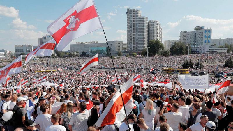 عشرات الآلاف احتجوا ضد حكم لوكاشينكو وقبضته القمعية.	  رويترز