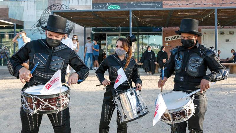 المهرجان يحفل بالعروض الترويجية والترفيهية التي تُرضي جميع الأذواق. من المصدر