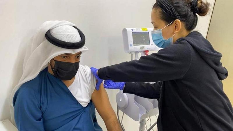 نسبة الإصابة بفيروس «كورونا » تقلّ تدريجياً بعد أخذ الجرعة الثانية.   تصوير إريك أرازاس