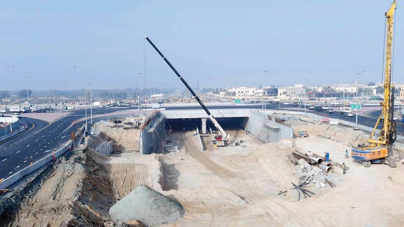 جانب من سير العمل في نفق تقاطع شارع الخوانيج مع شارع الشيخ زايد بن حمدان. من المصدر