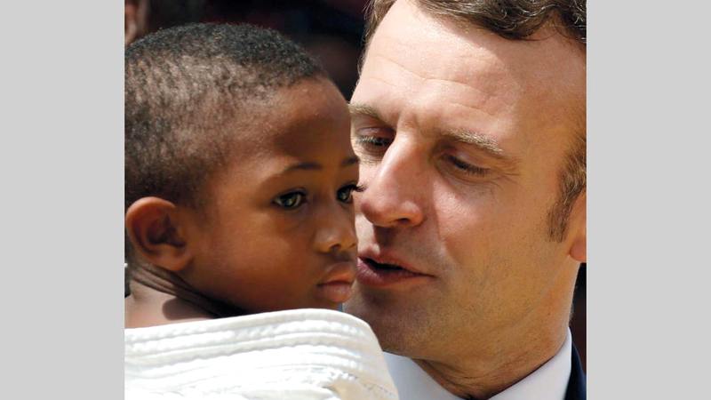 ماكرون قرر دعوة الشبان الأفارقة إلى قمة أوروبية إفريقية بدلاً من السياسيين.   أرشيفية