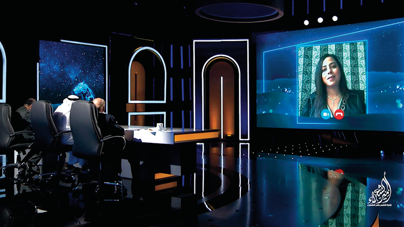 مقابلات الشعراء بواسطة الاتصال المرئي مع لجنة التحكيم. من المصدر