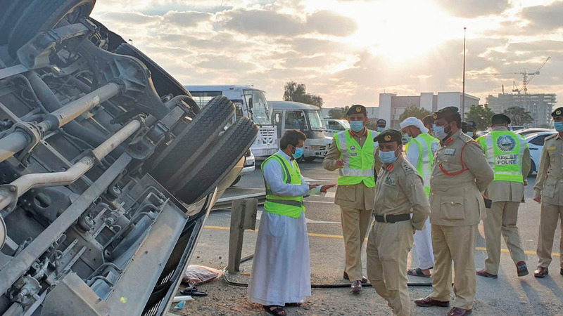 الشرطة عزت الحادث إلى الانشغال بغير الطريق.  من المصدر