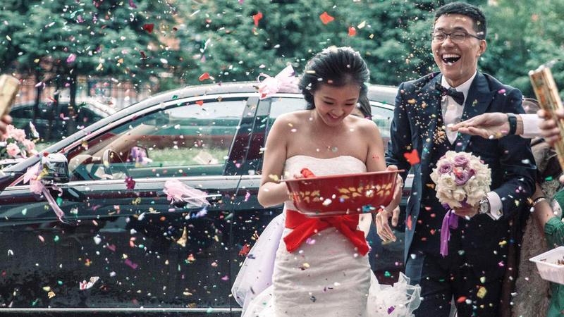 الزوجة تختار العائلة التي تعيش عندها وفقاً لشروط هذا الزواج.   أرشيفية