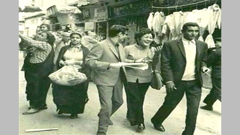 درويش قوبل بحفاوة من كبار المثقفين المصريين.  أرشيفية