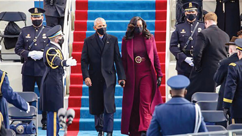 أوباما وزوجته في حفل تنصيب بايدن.  من المصدر