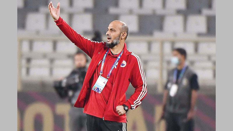 مدرب الشارقة عبدالعزيز العنبري.          تصوير: إريك أرازاس