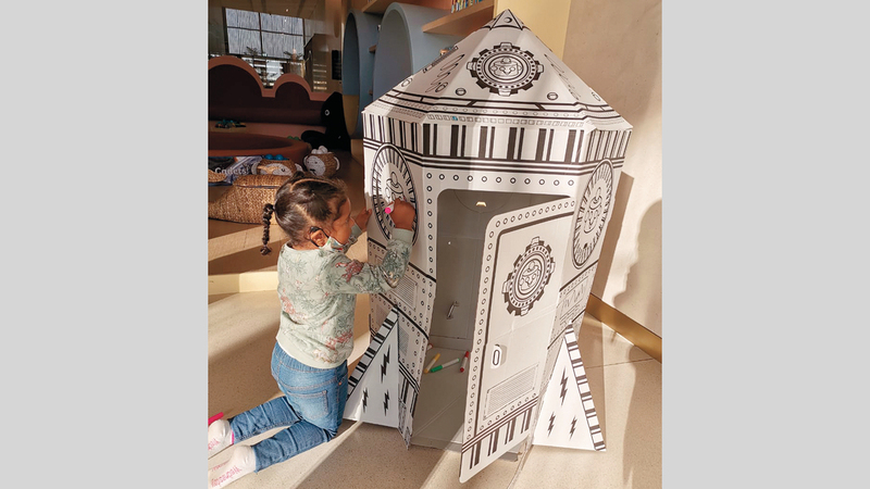 الورش تضمنت تقديم عدد من الأفكار والمفاهيم لتعزيز مهارات التفكير الإبداعي.  من المصدر