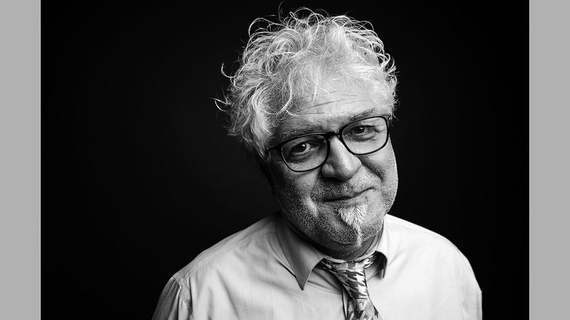 إيميل سين.  من المصدر