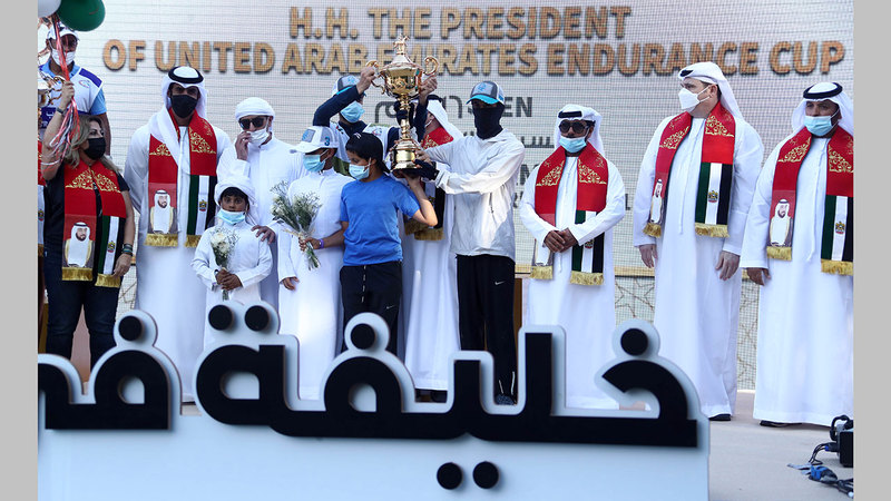 خلال تتويج الأبطال.   من المصدر