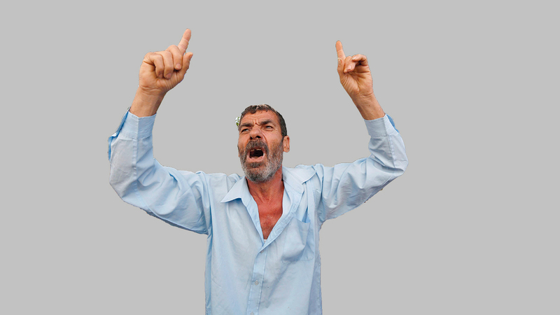 هادي بكر أب أحد الأولاد الأربعة الذين استشهدوا على شاطئ غزة وهم يلعبون كرة القدم عام 2014.   أ.ف.ب