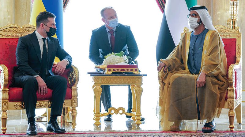 محمد بن راشد وزيلينسكي استعرضا الاتفاقيات ومذكرات التفاهم التي وقعت بين الدولتين. وام