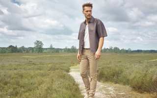 الصورة: الموضة الرجالي لصيف 2021.. عملية بألوان ترابية